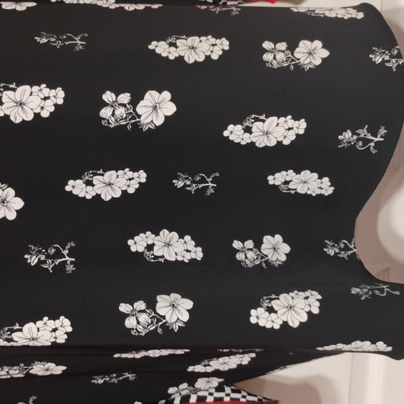 Alfani Floral Patterned - Black, White and Red Top - Picture 5 of 14